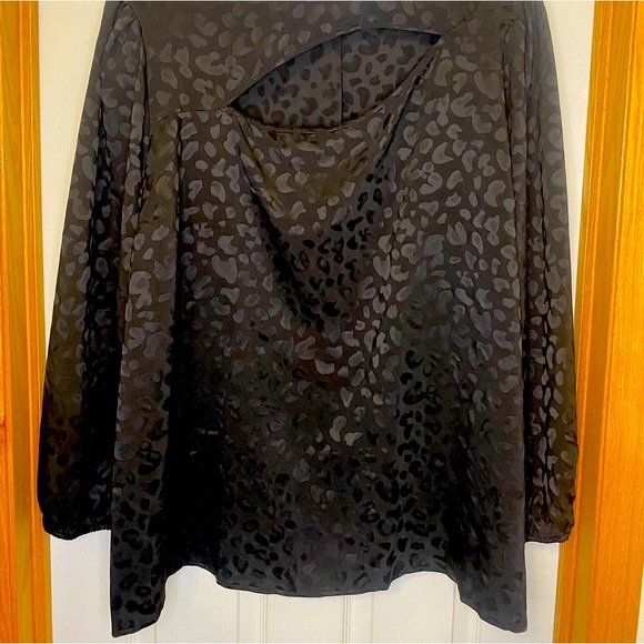 COPY - Only worn once! Lane Bryant, classic long sleeve cut out crew neck blous… - Picture 2 of 8